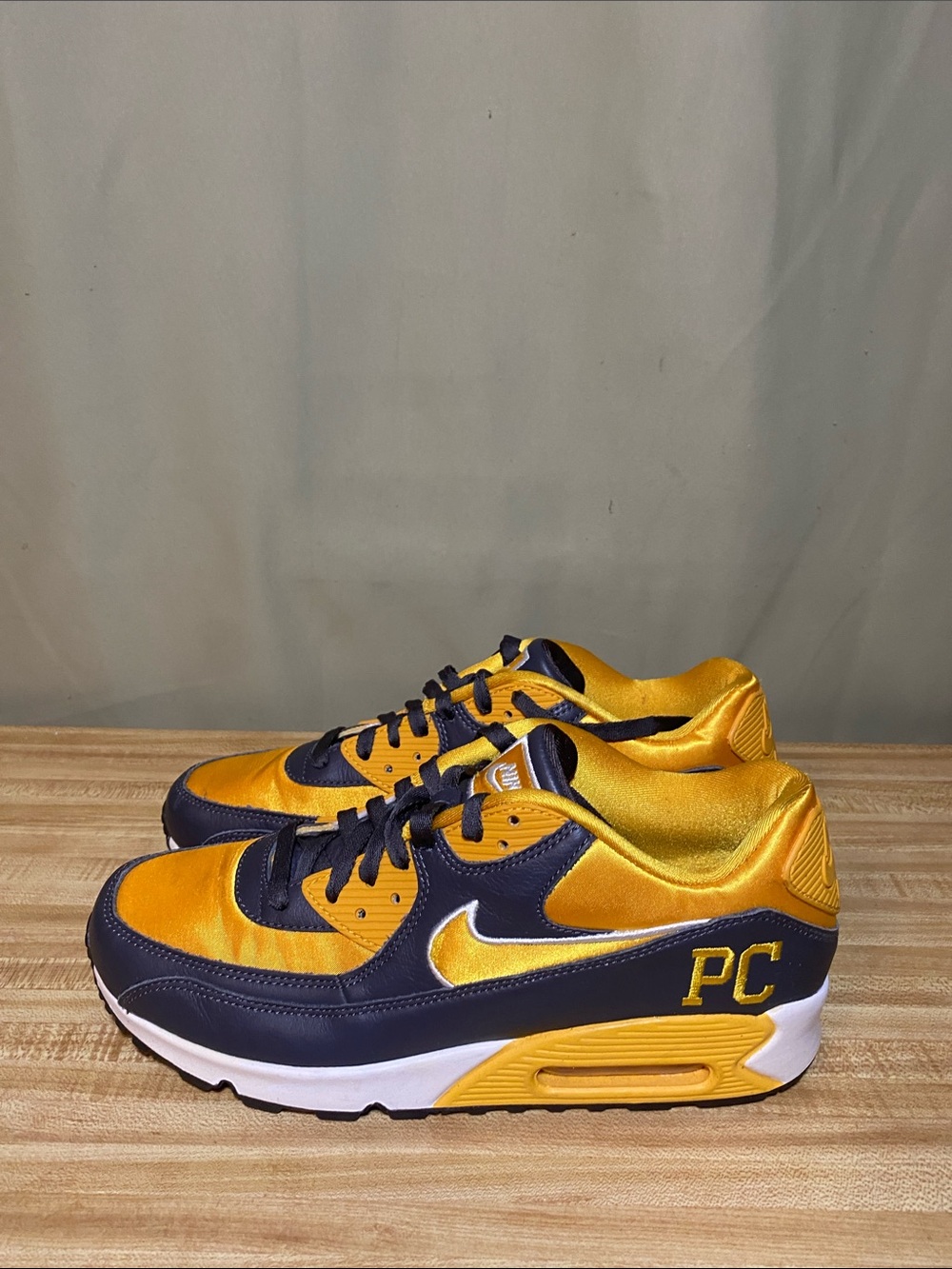 NikeID Air Max 90 Premium Custom 2010 Gold White Black Mens size 10.5 Rare